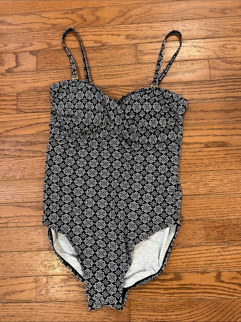 Shore Shapes One Piece Swimsuit Black White Floral Print Size 12 Tummy Control - Picture 5 of 12
